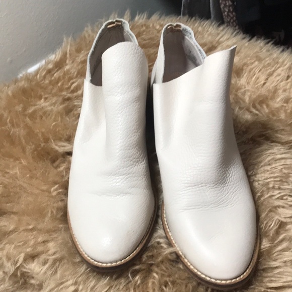 *SOLD* Beautiful booties EUC - Picture 2 of 4
